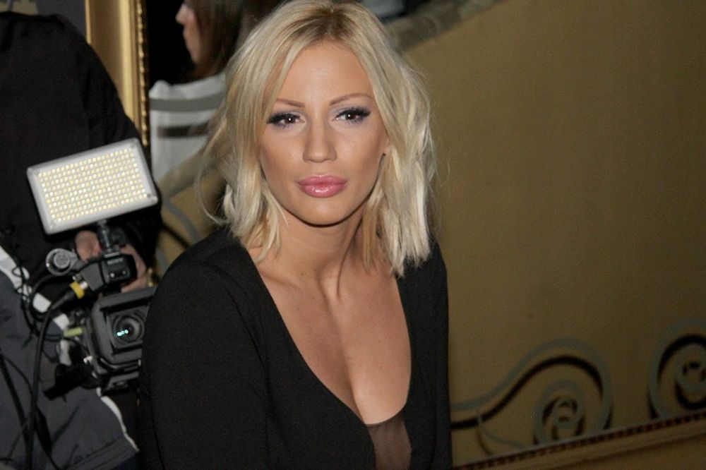 Niste znali da Ana Kokić ima sestru? Ima, i lepša je od nje! (FOTO)