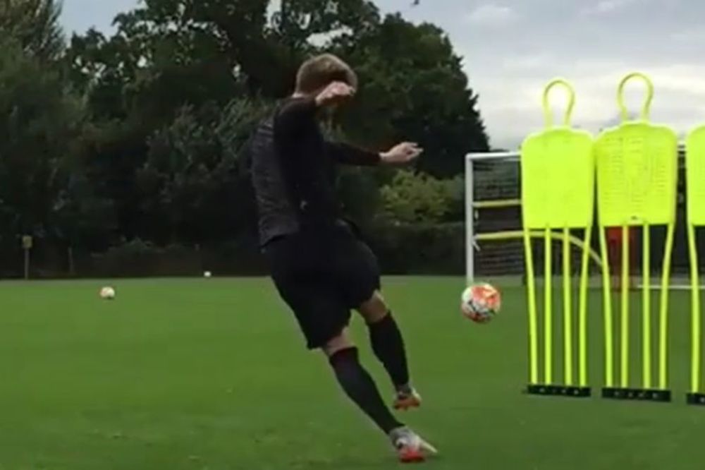 Ovaj snimak pokazuje šut koji je doveden do najvećeg mogućeg savršenstva! (VIDEO)