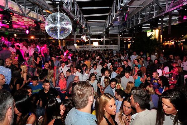 Srećan dan za sve ljubitelje vrhunskog provoda: Otvara se splav Lasta! (FOTO)