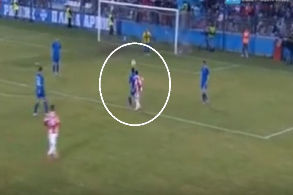 Golmanu pao mrak na oči: Igrač Radnika glumio tuljana i pimpovao loptu glavom u svom kaznenom! (VIDEO)