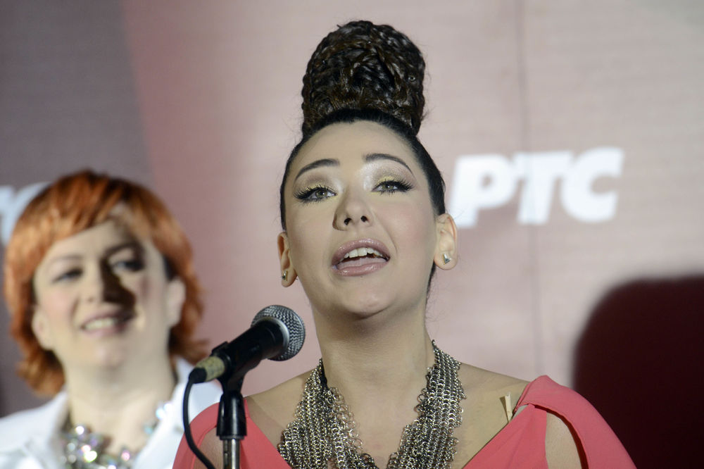 Sasvim prirodno: Evo kako se Sanja sprema pred nastup u velikom finalu! (FOTO)