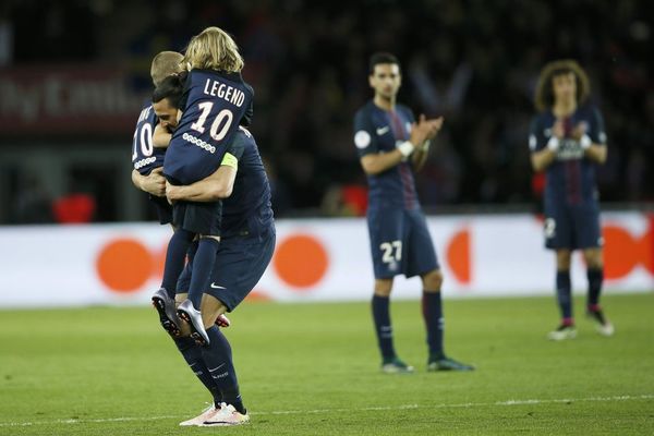 Postoji li bolji način za oproštaj? Ibrakadabra majstorijama završio mandat u Pari Sen Žermenu! (VIDEO)