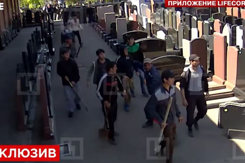 Potpisujemo, ovakvu tuču još nikad niste videli: Ludi Rusi se makljali na grobu, ima mrtvih! (VIDEO)