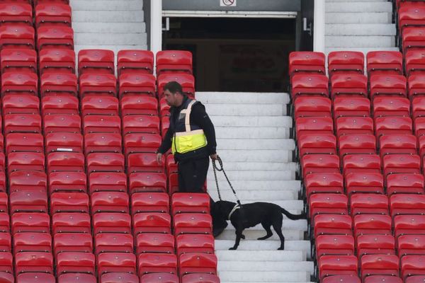 Blamčina Engleza: Paket nađen na Old Trafordu je služio za bezbedonosnu vežbu! (VIDEO)