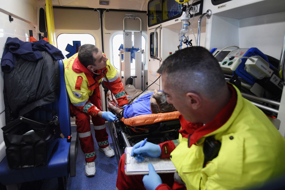 Srećna slava domaćine: Pijani pop pretukao vlasnika kafane u Požarevcu?!