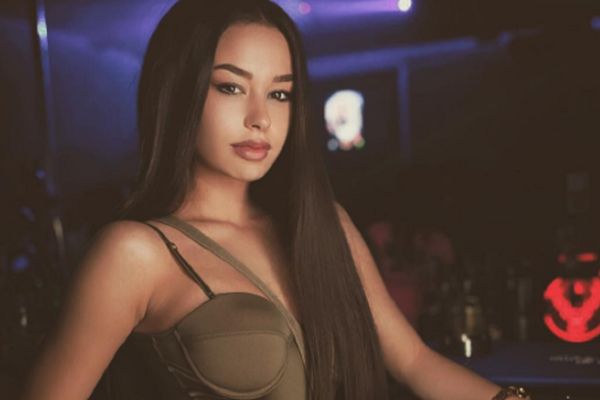 JK dobila konkurenciju: Ćerka Mileta Kitića sočnom guzom zaludela muškarce! (FOTO)