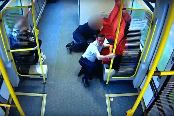 Poštovani putnici, slupaćemo se! Ovaj snimak je obišao svet, evo i zbog čega! (VIDEO)