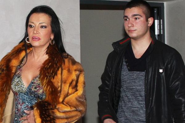 Šijan se pohvalio hrabrošću na Instagramu, a mama mu odbrusila: "Sram te bilo, MAJMUNE!" (VIDEO)