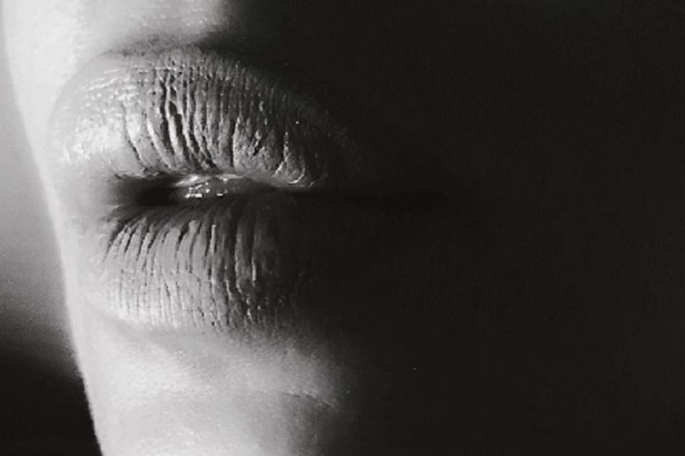 Napućila mu se kao luda! Šta to poznata pevačica poručuje i kome? (FOTO)