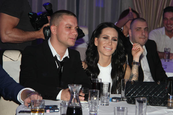 Nikolija pokazala sestru bliznakinju?! Neverovatno liče, i Relja bi se zbunio (FOTO)