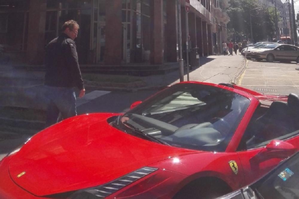 Komunalne sisice! Kažnjavaju narod, a ne reaguju kad im se pred nosom nepropisno parkira ferari! (FOTO) (VIDEO)