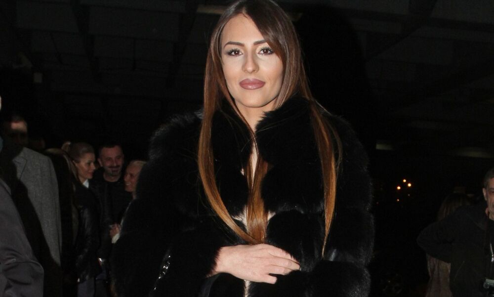 Stari nos joj je smetao