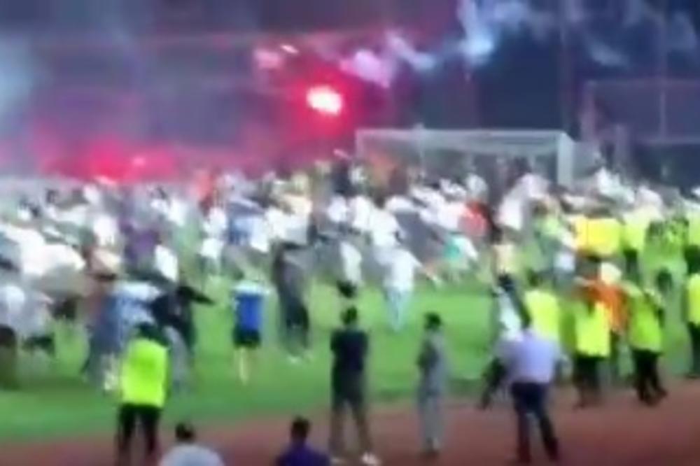 Haos na finalu Kupa: Srpski trener usred huliganskog rata na samom terenu! (VIDEO)