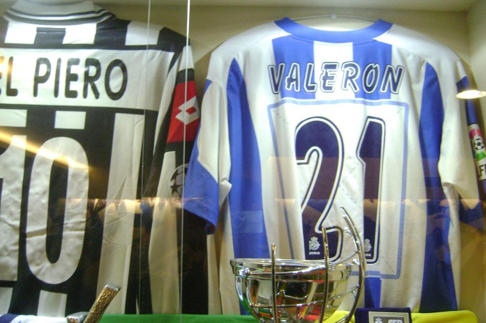 Još jedan majstor fudbala otišao je u penziju: Huane, hvala na svemu! (FOTO) (VIDEO) (GIF)