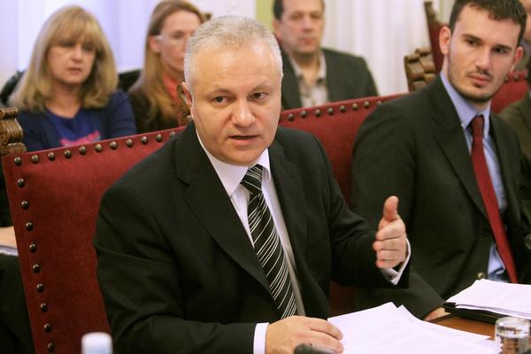 DINKIĆ ZADUŽIO SRBIJU ZA 770 MILIONA DOLARA: Rok za otplatu ISTEKAO JE PRE 2 DANA!