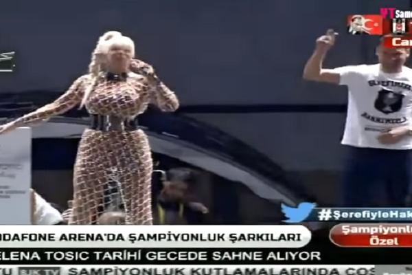 Pogledajte kako je JK zapalila Istanbul i izludela Turke! (FOTO) (VIDEO)