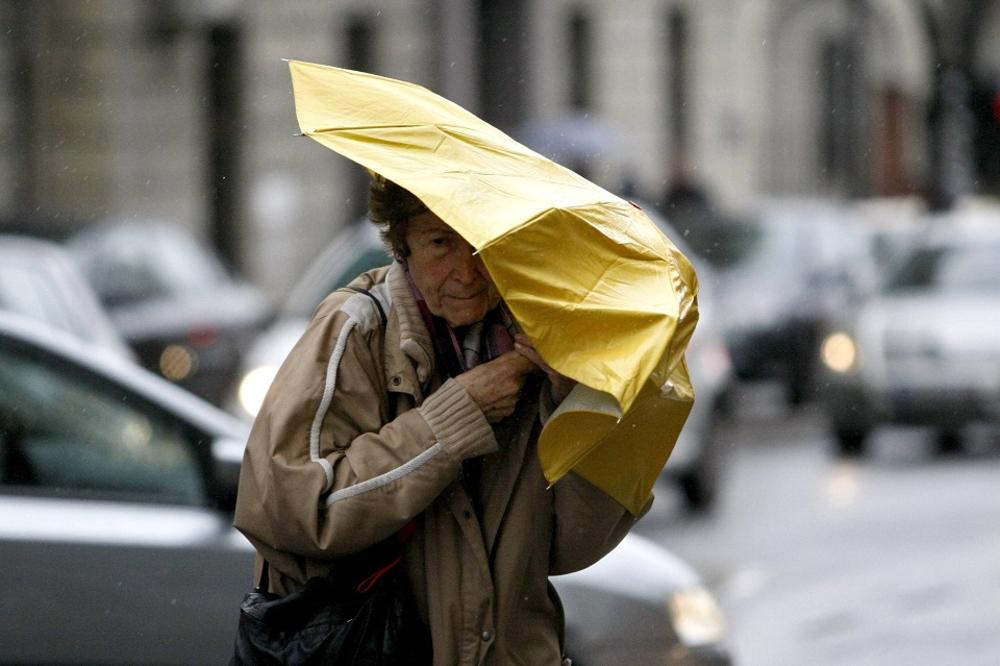 Nigde bez kišobrana: U Srbiji danas kiša i vetar, temperatura do 14 stepeni!