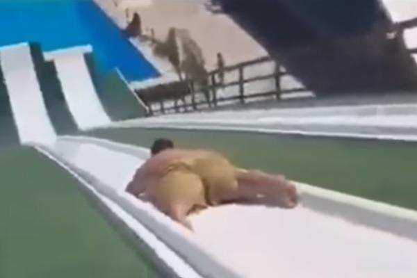 Pazi, booombaaa: Samo je legao na stomak i pustio se niz tobogan, a zapalio je internet (VIDEO)