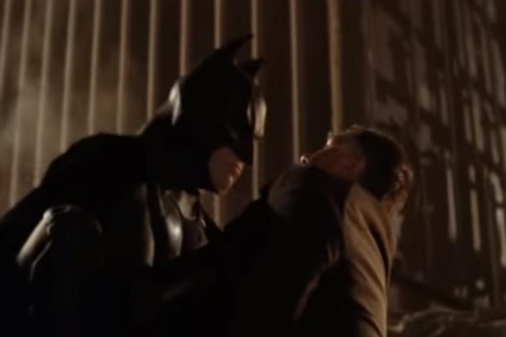 RASKINULI BETMEN I BONDOVA DEVOJKA! Nastala prava DRAMA, slike završile po ULICI I U SMEĆU, a ona se skroz OŠIŠALA!