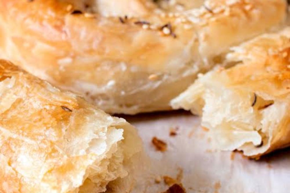 ŠPANSKA PITA NA SRPSKI NAČIN! Nikad brže jelo za spremanje: pomešate sve SASTOJKE i zapečete! Probajte! (RECEPT)