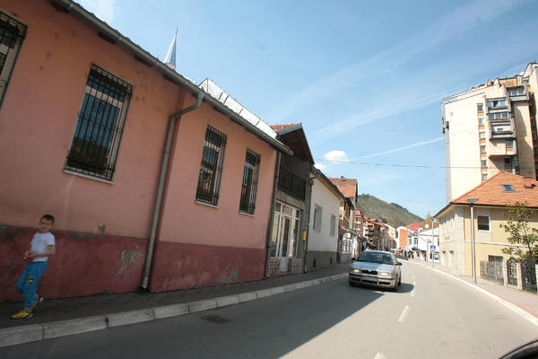 Smrt je zadesila u najsrećnijoj večeri u životu: Devojka u BiH preminula na maturi!