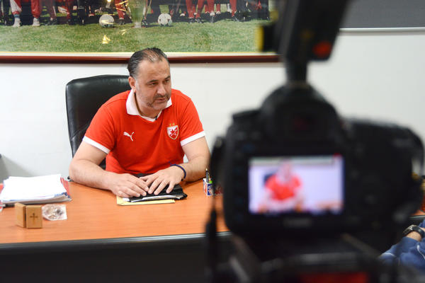 U gostima kod Grofa: Zašto bi plakao i zašto mu smeta nadimak, a koji mu je najbolji potez u Zvezdi (FOTO) (VIDEO)