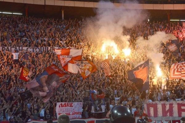 Od svih zastava na Severu, čitav stadion je gledao samo u jednu! (FOTO)