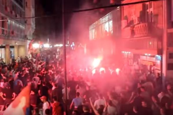Posle slavlja na Marakani, Delije napravile feštu i u samom centru Beograda! (VIDEO)