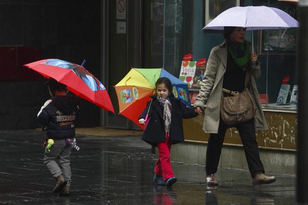 Kiša hoće-neće, ali kišobrane na gotovs! Narednih dana - preokret!