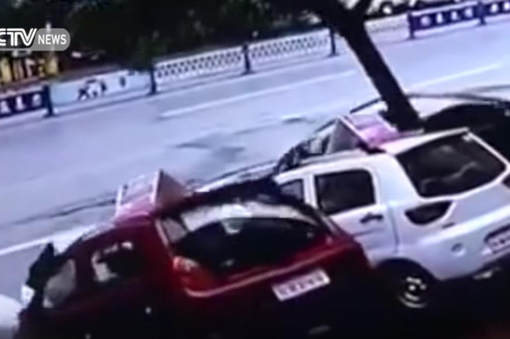 Propadoše: Apokalipsa u Kini, ulica guta sve! (VIDEO)