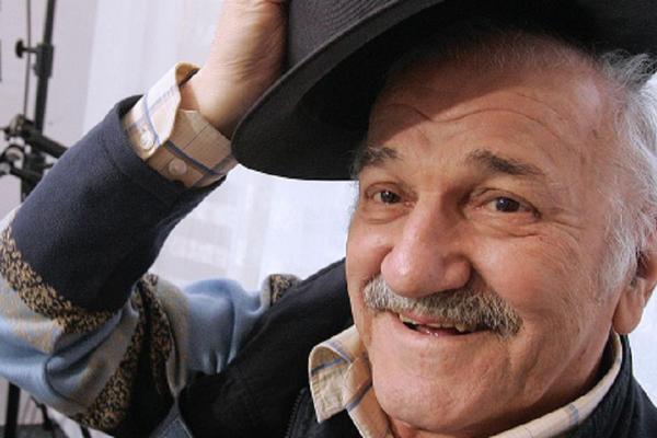 Da bude zauvek pored nje: Lula Živojinović dobila Batin portret od mladog umetnika (FOTO)