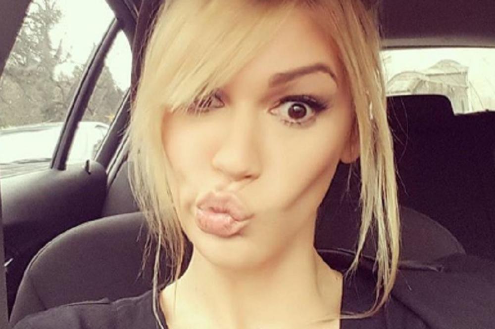 Lepa Nata se razgolitila pa izbacila butku na izvolte! (FOTO)