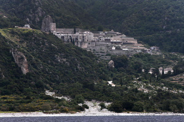 NA SVETOJ GORI DESILO SE ČUDO! Nevreme razorilo Grčku, SRPSKI manastiri ostali su NETAKNUTI (FOTO)