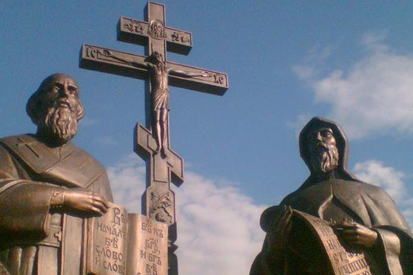 Samo opušteno: Evo zašto danas ne treba da usisavate niti da dižete ništa teško! (FOTO)