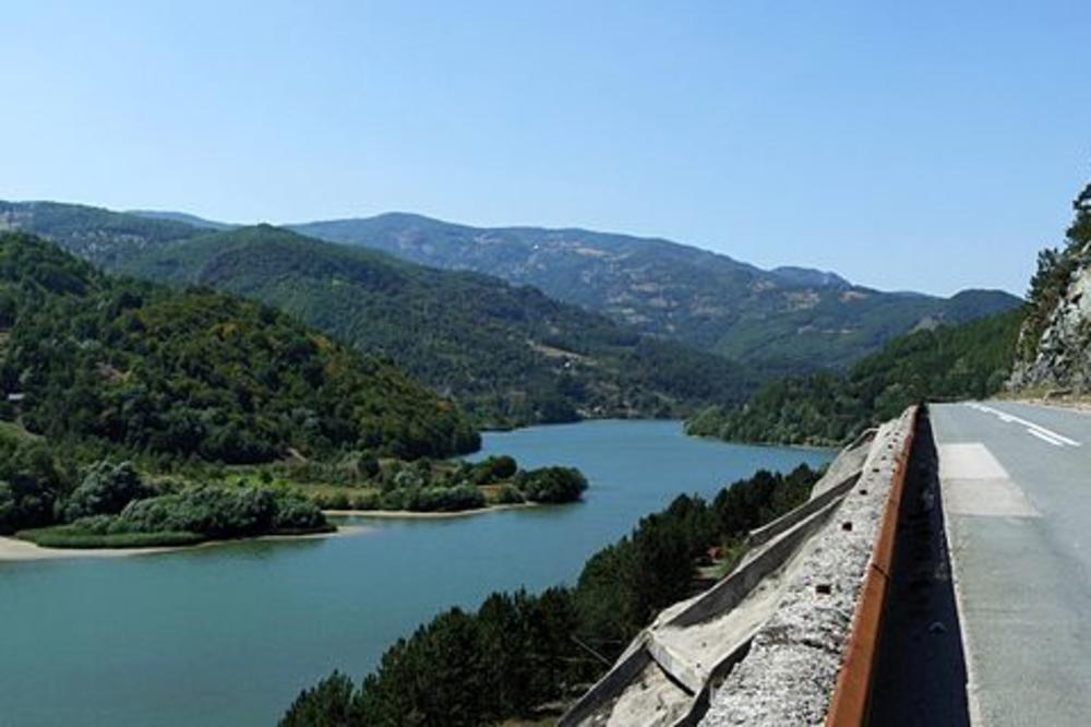 FOTOGRAFIJA KOJA JE ZGROZILA CELU SRBIJU: Jezero na reci Lim je POSTALO DEPONIJA, a evo i ko je mogući krivac! (FOTO)