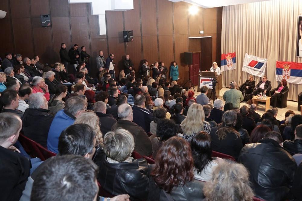 Preči im Vučić od Đinđića! Svi odbornici DS-a prešli u SNS!