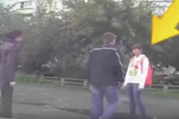 Zakačio se sa pogrešnom ribom: Toliko ga je prebila, da je i nas sramota! (VIDEO)