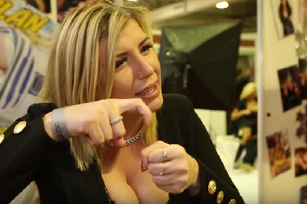 MOJA DEVOJKA JE BOMBA, A VARAM JE SA ŽENOM KOJA JE 22 GODINE STARIJA OD MENE: Obožavam je zbog 1 STVARI!