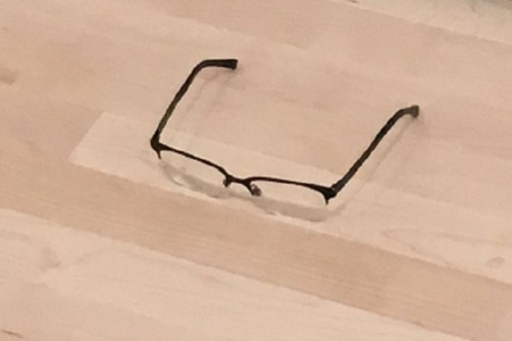 Stavili su naočare na pod galerije, i postali najpopularniji umetnici za tren oka (FOTO)