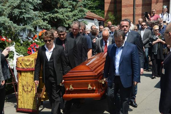 Uvek će biti učitelj! Sahranjen Valter: Kovčeg nosili Dačić, Manda, Bjela, Boda...