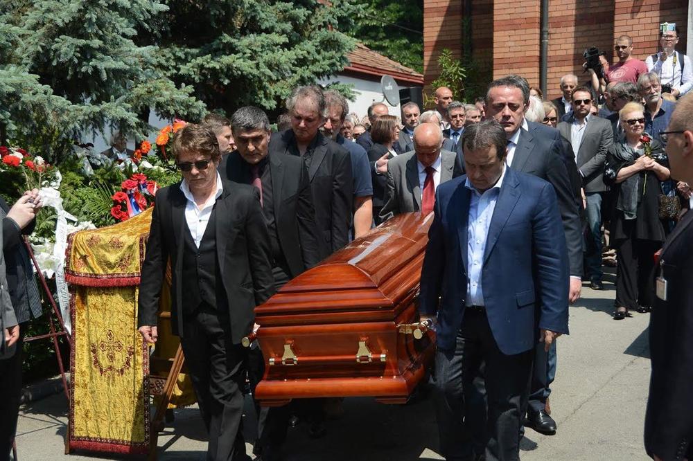 Uvek će biti učitelj! Sahranjen Valter: Kovčeg nosili Dačić, Manda, Bjela, Boda...