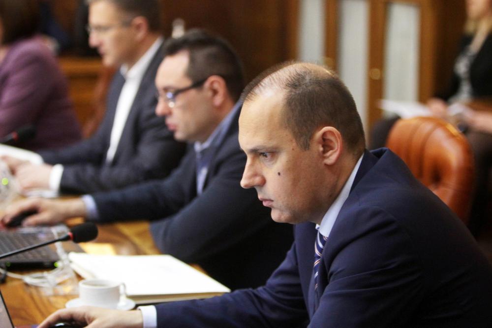 Lončara je zemunski klan zvao Tibi! Nove optužbe na račun ministra zdravlja! (VIDEO)