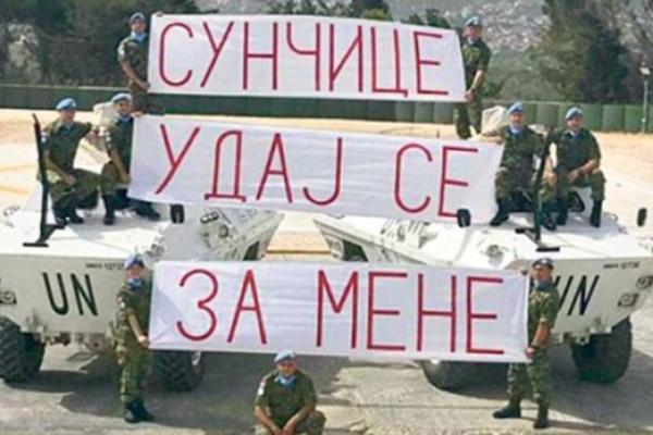 Ovako se prosi devojka, kada si prava muškarčina! Njen odgovor je sve iznenadio! (FOTO)