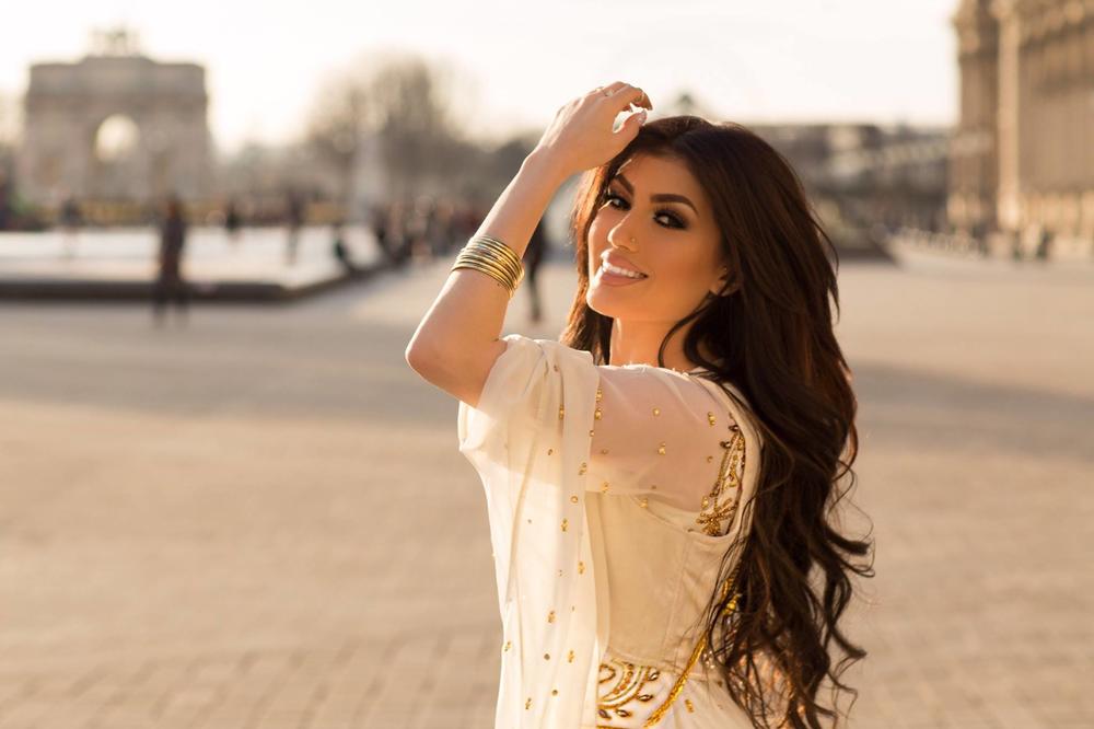 Ona je prelepa i hrabra pevačica, i najopasniji teroristi je žele mrtvu (FOTO) (VIDEO)