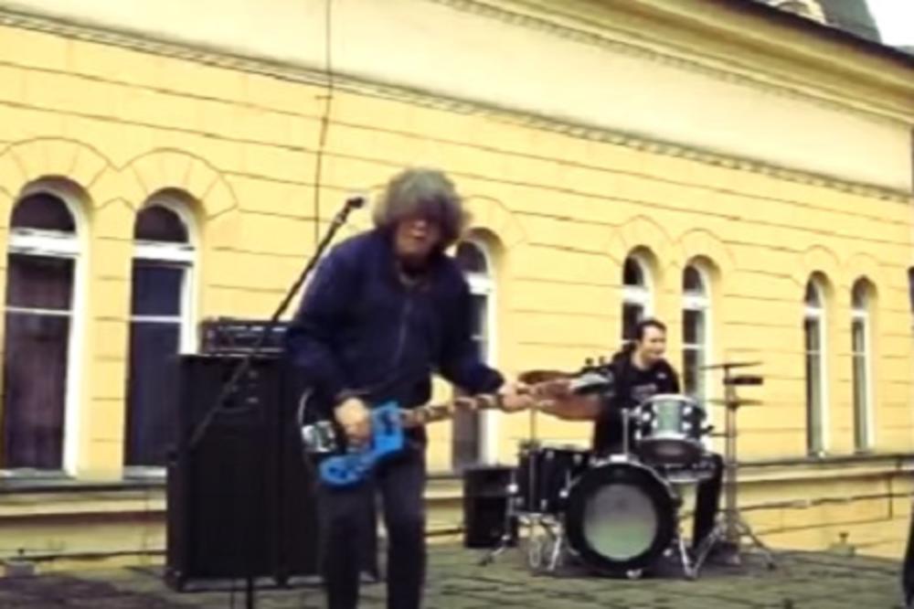 Kičma se konačno disciplinovala! A kome su digli ruke u vis - proverite na novoj Jelen Top 10 Listi! (VIDEO)