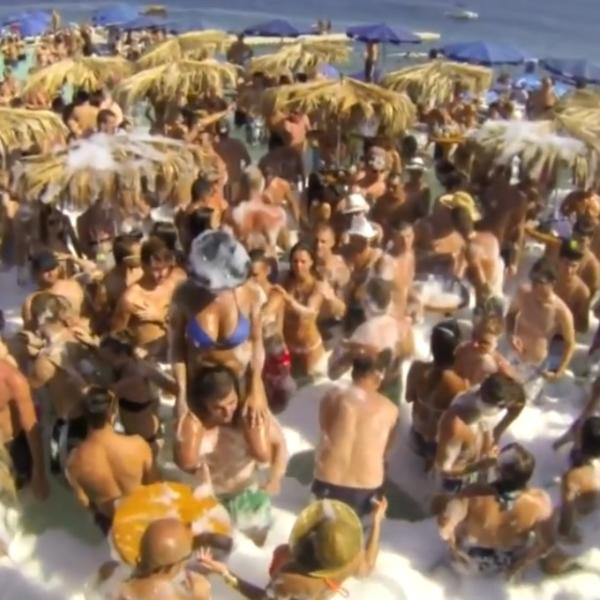 DRUGI TALAS KORONE UBRZAĆE SE ZBOG TURIZMA? Nemci tvrde da su letovanja u ovom trenutku velika opasnost!