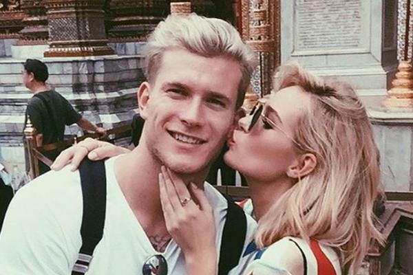 ONA VOLI KARIJUSA! Toliko je dobra da je golman Liverpula pored nje uspeo da zaspi! (FOTO)