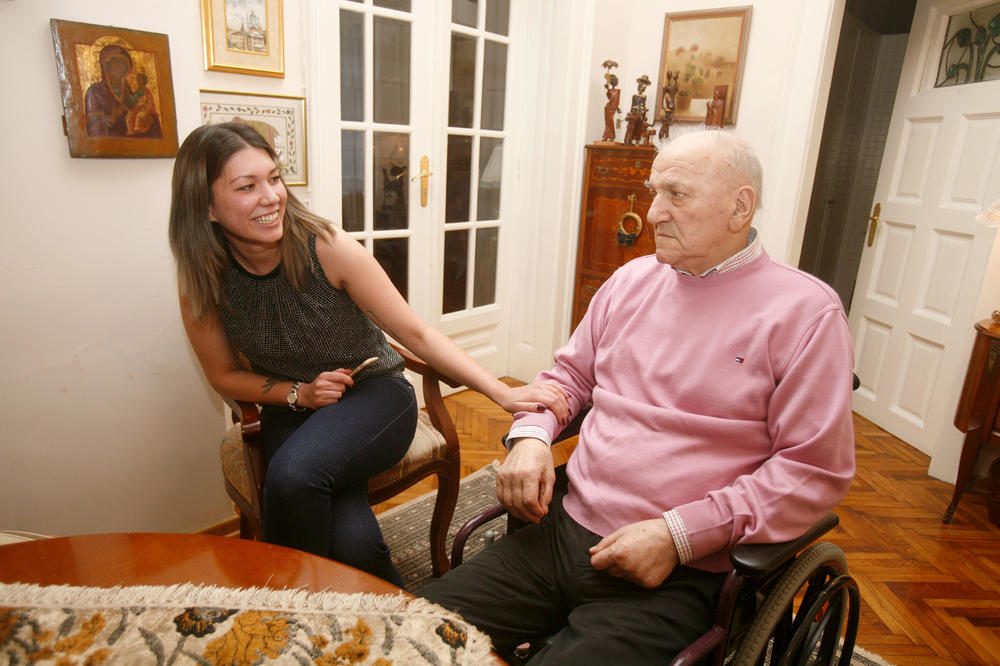 Poslednji pozdrav: Unuka Bate Živojinovića uputila dirljivu poruku preminulom deki! (FOTO)