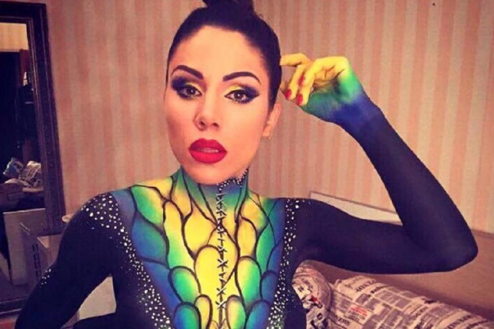 Izvini Afrika, ali... Plavuša sa Instagrama oduvala našu poznatu pevačicu! (FOTO)