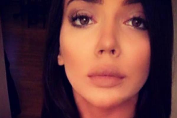 Helena u klinču: Topalkova ćerka uživa između dva muškarca! (FOTO)